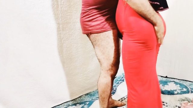 لبوة مصرية تخون زوجها مع بتاع الانابيب ويقولها طيزك جامدة اوي