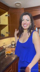 القحبة الينا انجل تنتاج من جارهم أبو احمد – سكس عراقي عربي
